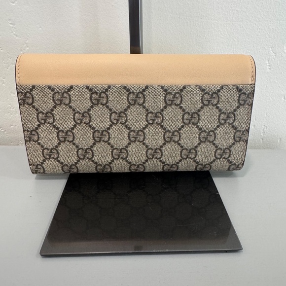 Gucci GG Supreme Continental Wallet - Picture 2 of 6